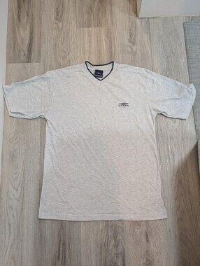 Vintage Umbro Grey V-Neck T-Shirt - Size Medium